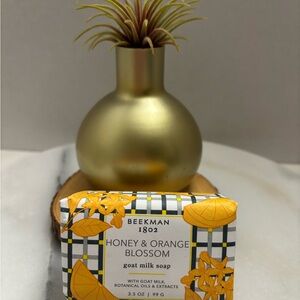 Beekman 1802 Honey & Orange Blossom Goat milk Soap